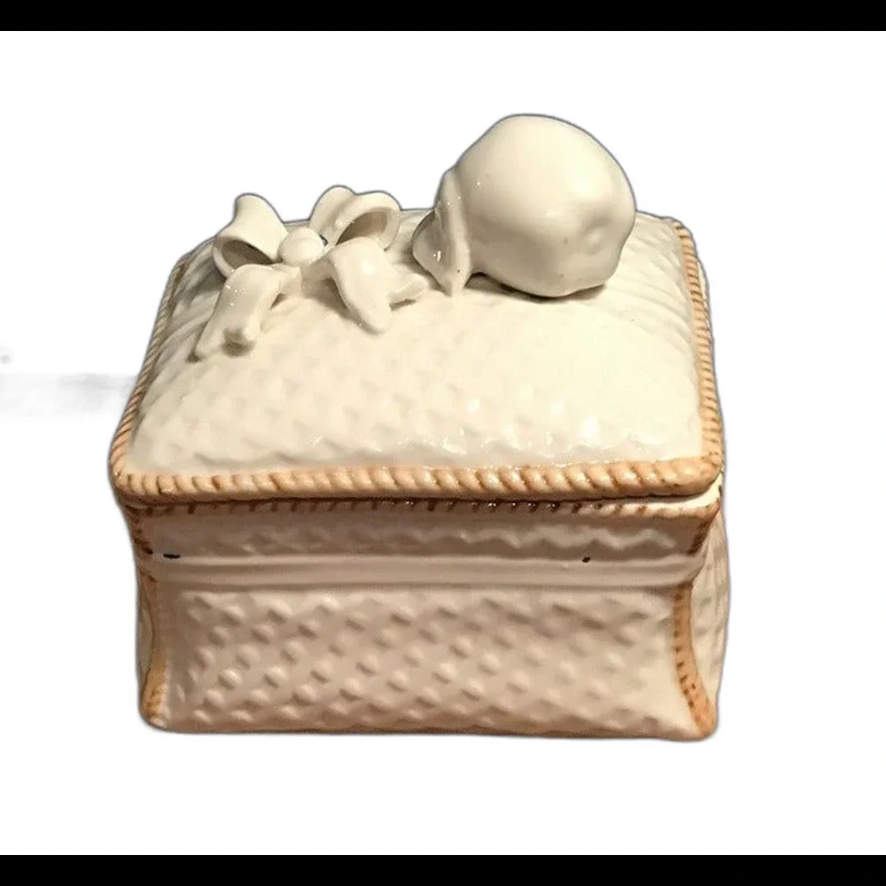 Vintage White Porcelain Basketweave Trinket Box Puppy Dog & Bow Lid Japan